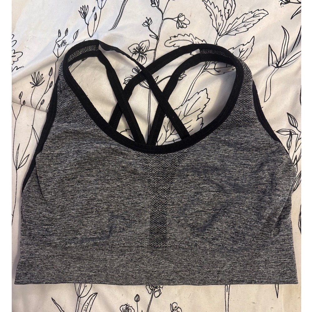 AKAMC Grey Seamless Strappy Crossback Sports Bra,‎ Size Medium